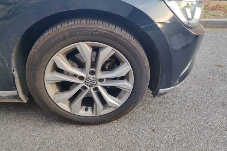 Used Volkswagen Magotan 2018 330TSI DSG Luxury Model Right Front Wheel Hub