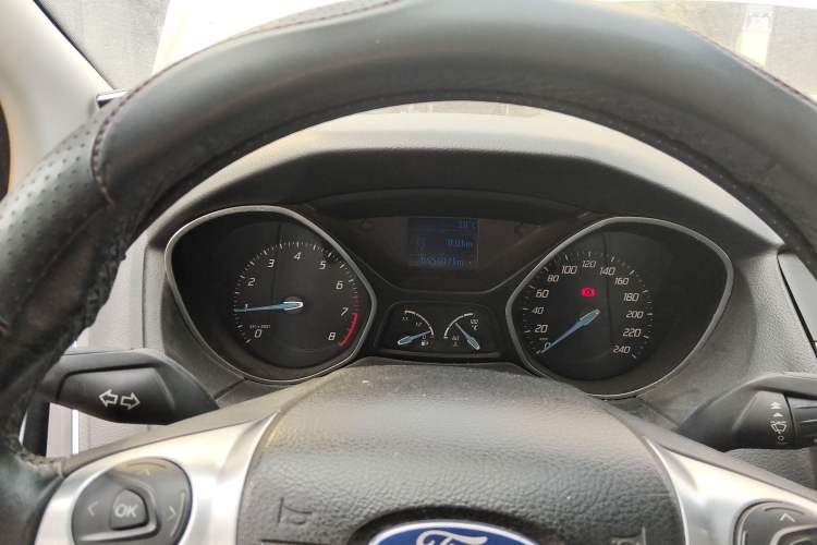 Used Ford Focus 2012 Hatchback 1.6L Manual Fashion Edition
