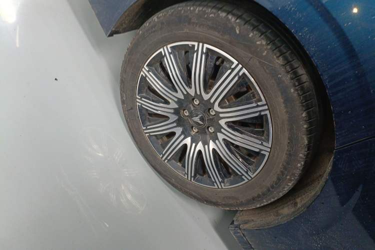 Used VOYAH Dream 2025 EV Four-Wheel Drive Flagship Kunpeng Edition Exterior 5