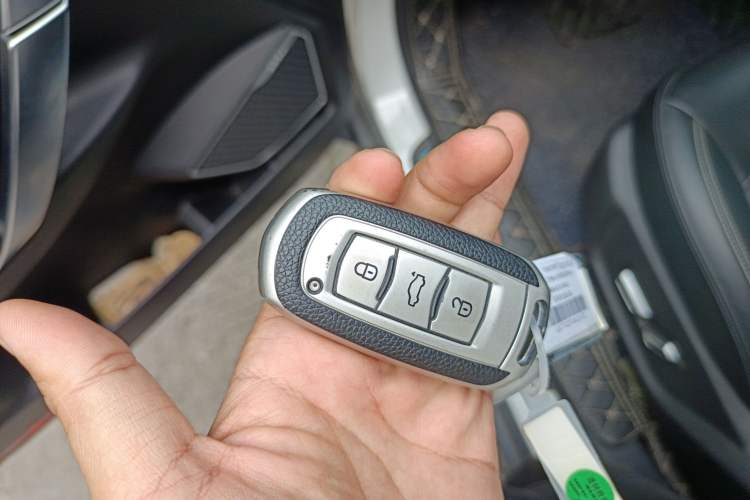 Used Geely Auto Emgrand X7 Sport 2018 1.8TD Automatic Two-Wheel Drive Smart Connect 4G Internet Edition