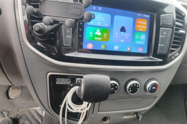 Used SAIC MAXUS Xintu V80 2019 2.5T Classic Model AMT Aoyuntong Long Wheelbase Mid-Roof 7-Seater
