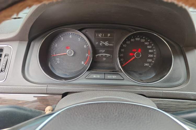 Used Volkswagen Lavida 2015 1.6L Automatic Comfort Edition Instrument Cluster