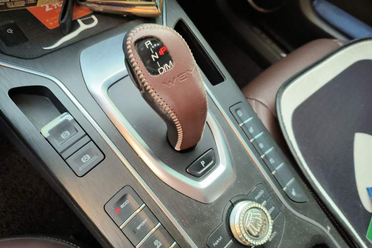 Used Wey VV6 2018 2.0T Two-Wheel-Drive Ultra-Luxury Version China V Standard
