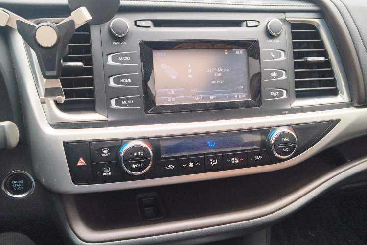 Used Toyota Highlander 2017 2.0T Four-Wheel Drive Luxury Edition 7 Seats Audio And AC Panel