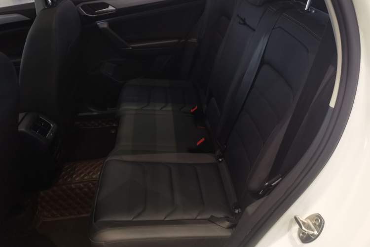 Used Volkswagen Tayron 2022 330TSI Two-Wheel Drive Luxury Smart Connectivity Version Left Rear Seat