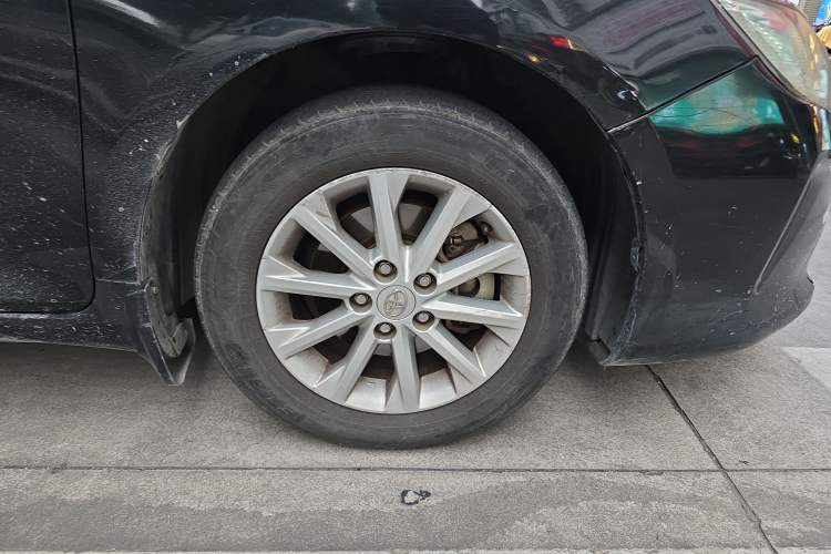 Used Toyota Camry 2016 Dual-Engine 2.5 HG 10th Anniversary Deluxe Navigation Edition Right Front Wheel Hub