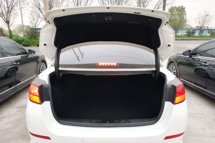 Used Kia K5 2015 2.0L Automatic LUX
