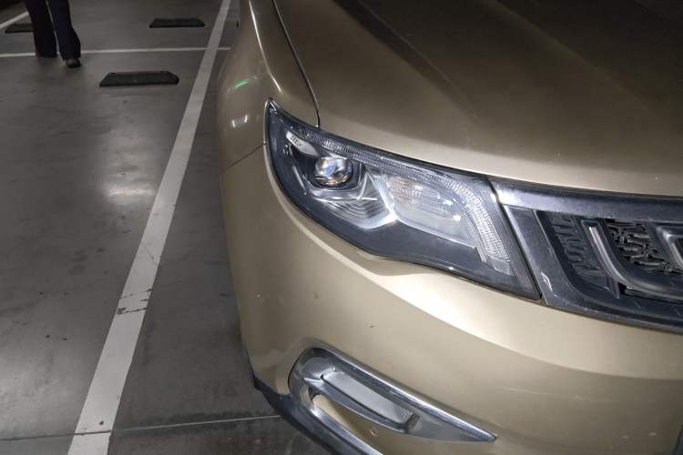 Used Geely Auto Emgrand X7 Sport 2016 1.8TD Automatic Smart Model Right Front Headlight