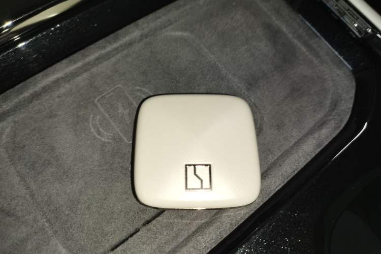 Used Zeekr 009 2024 Six-Seat Executive Version 4WD 108 kWh Interior 1