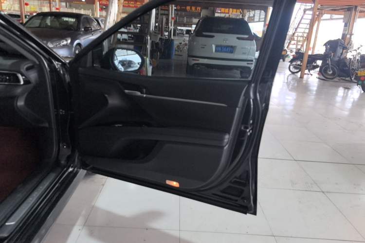 Used Toyota Camry 2021 2.0G Luxury Edition
