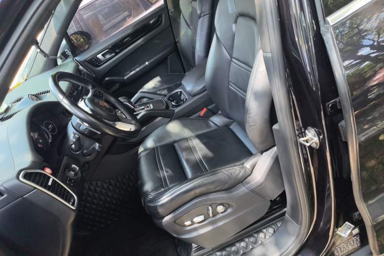 Used Porsche Cayenne 2018 Cayenne 3.0T Left Front Seat