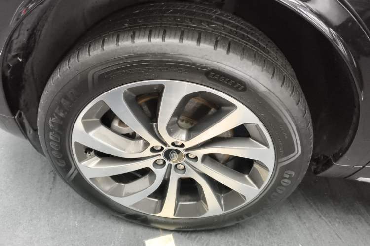 Used Land Rover Discovery Sport New Energy 2024 1.5T P300e Plug-in Hybrid Electric Version Left Front Wheel Hub