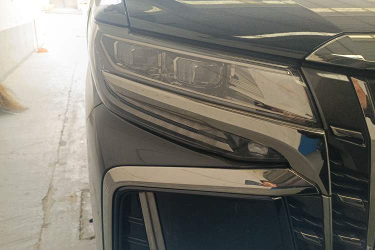 Used Toyota Alphard 2023 Dual-Motor 2.5L Premium Golden Edition
