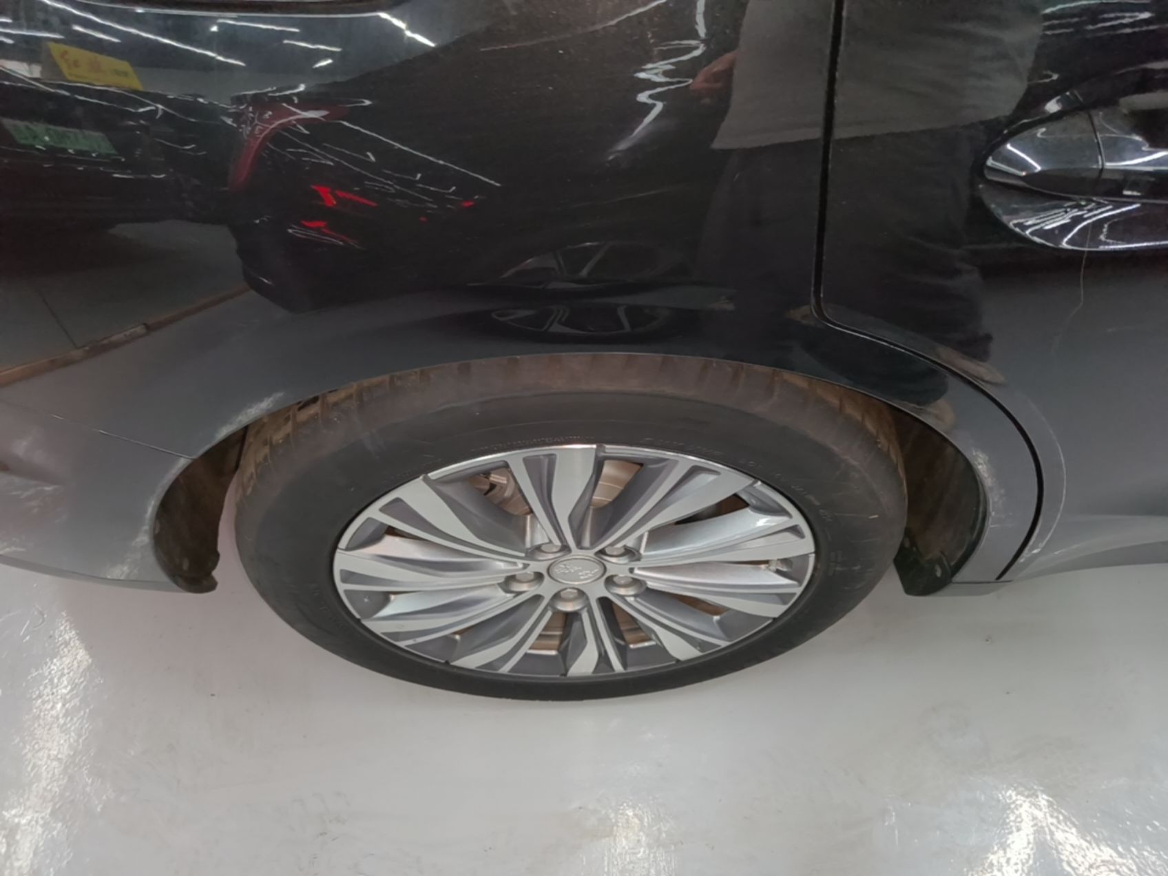 Hongqi E-QM5 2024 610 km PLUS — снимка 11