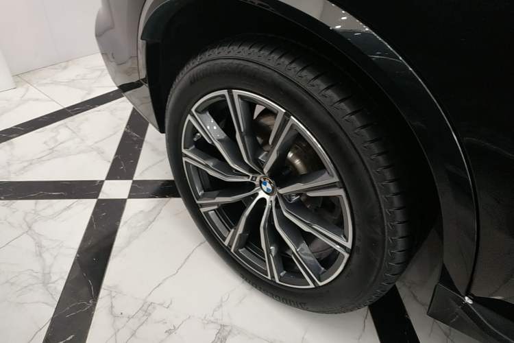 Used BMW X5 2022 xDrive40i M Sport Package Exterior 5