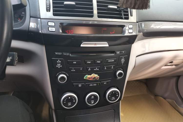 Used Bestune B70 2007 2.0L manual luxury edition Audio And AC Panel