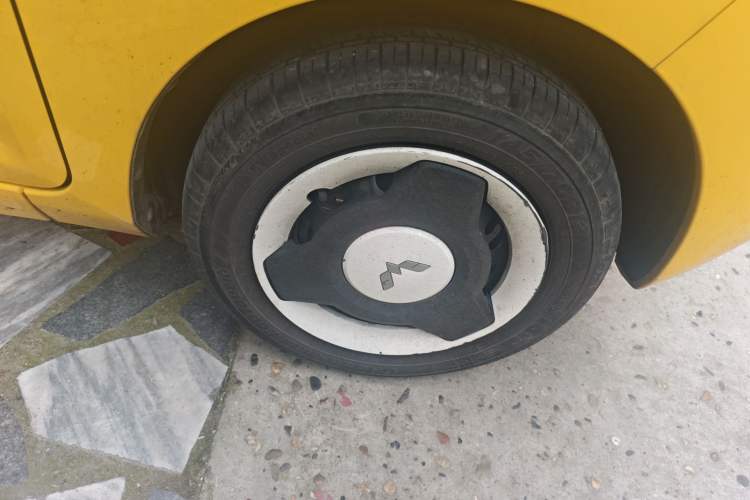 Used Wuling Hongguang MINIEV 2021 Macaron Premium Model – Lithium-NMC Right Front Wheel Hub