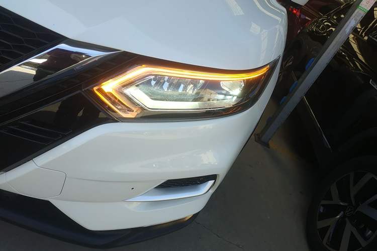 Used Nissan Qashqai 2022 2.0L CVT XV Premier Luxury Edition Left Front Headlight