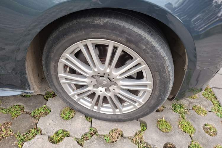 Used Audi A5 2010 2.0TFSI Cabriolet Right Front Wheel Hub