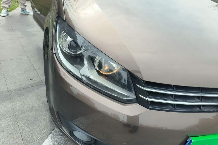 Used Volkswagen Touran 2013 1.4T DSG Comfort Edition 5-Seater Right Front Headlight