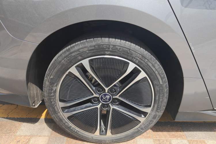 Used BYD Han 2023 EV Champion Edition 605KM Front-Drive Premium Model Right Rear Wheel Hub