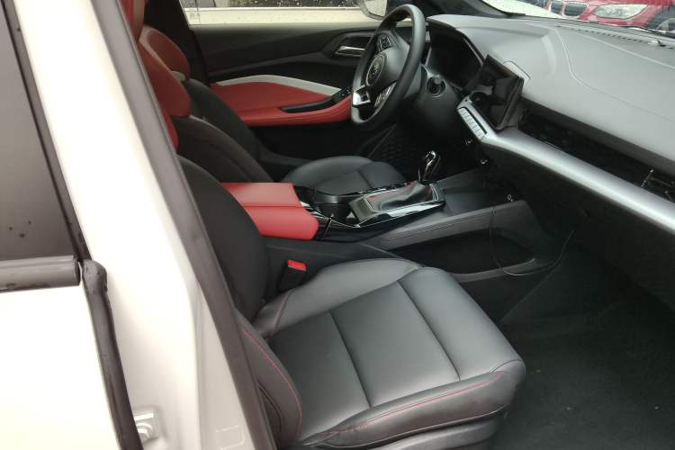 Used MG 5 2023 180 DVVT CVT Luxury Edition Right Front Seat