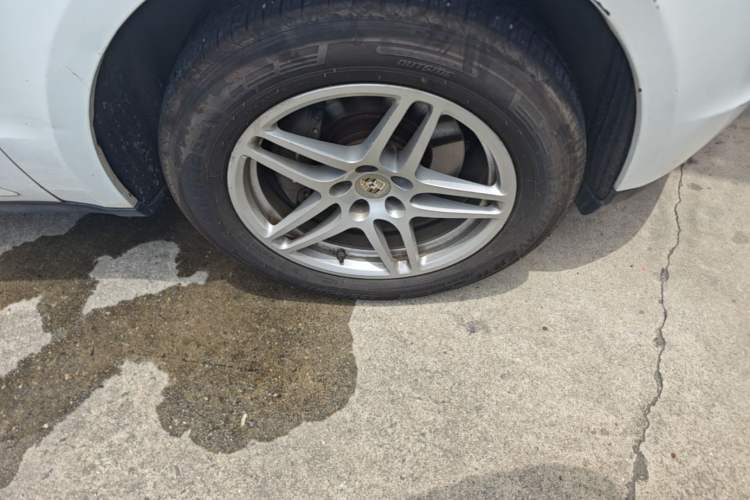 Used Porsche Macan 2017 Macan 2.0T Right Front Wheel Hub