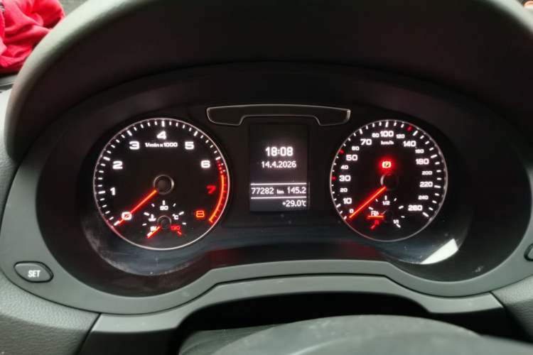 Used Audi Q3 2018 30th Anniversary Edition 30 TFSI Fashion Model Odometer Close Up