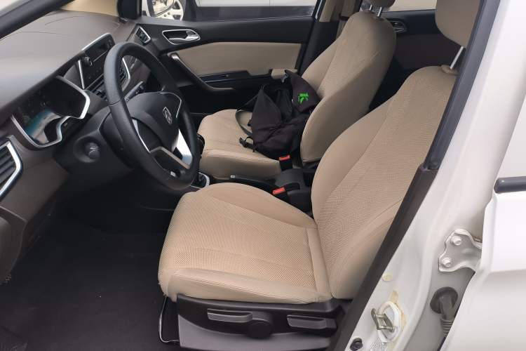 Used Baojun 310W 2017 1.5L Manual Comfort Version China VI Emission Standard
