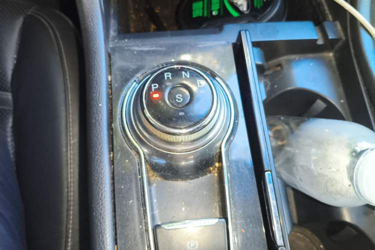 Used Ford Taurus 2017 EcoBoost 245 Luxury Model Gear Lever