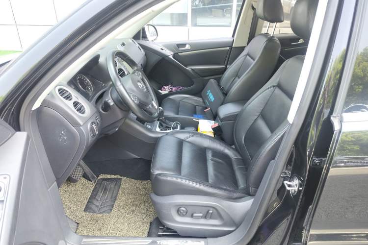 Used Volkswagen Tiguan 2015 2.0 TSI Automatic All-Wheel Drive Luxury Edition Left Front Seat