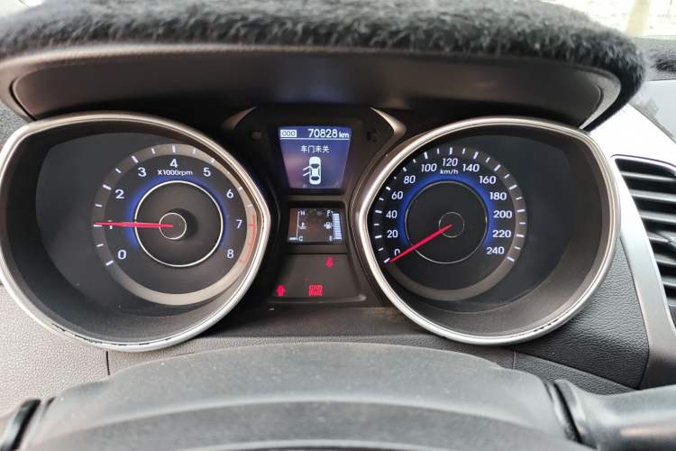 Used Hyundai Elantra (5th Generation / Langdong) 2015 1.6L Manual Leading Model