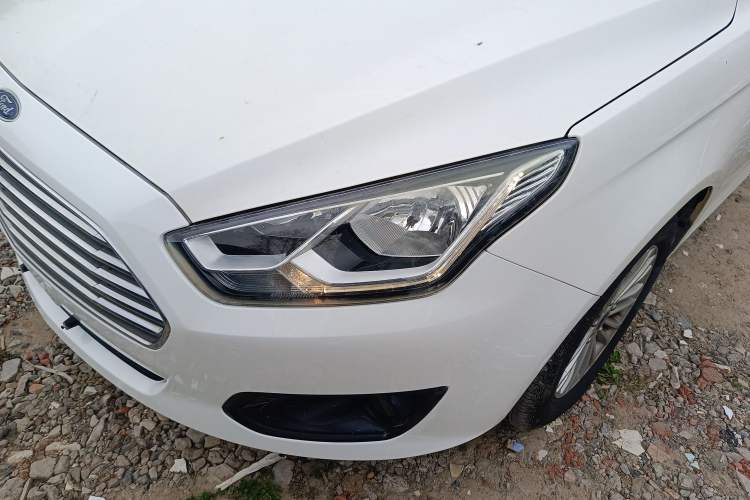 Used Ford Escort 2015 1.5L Manual Comfort Model Left Front Headlight