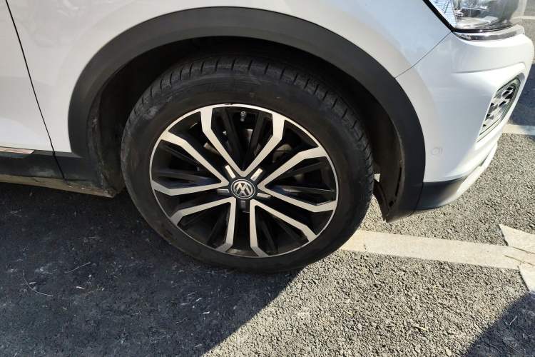 Used Volkswagen T-ROC 2018 280TSI DSG Four-Wheel Drive Luxury Version China V Emission Standard Right Front Wheel Hub