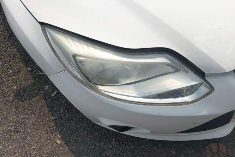 Used Ford Focus 2012 Sedan 1.6L Automatic Comfort Model Right Front Headlight