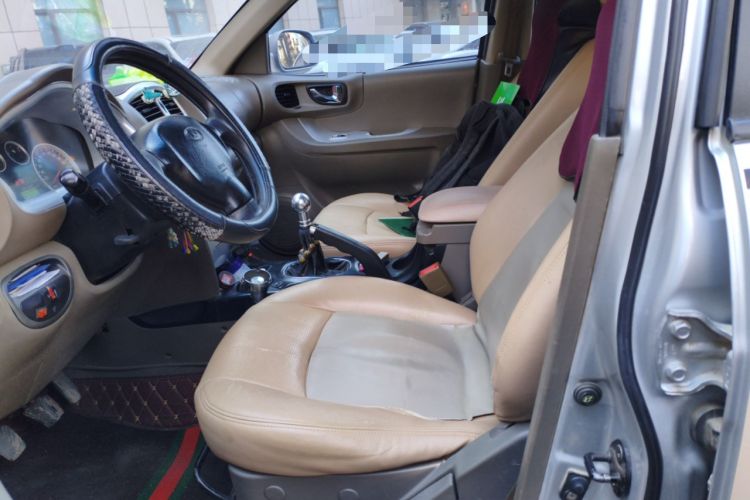 Used Huatai Santa Fe Classic 2012 2.0L Gasoline Manual Two-Wheel Drive Navigation Edition
