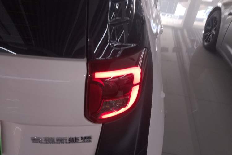 Used Chery New Energy Little Ant 2022 Sweet Pink Edition Half-Sugar Version Lithium Iron Phosphate 29.2 kWh 30 kW 301 km Right Rear Taillight