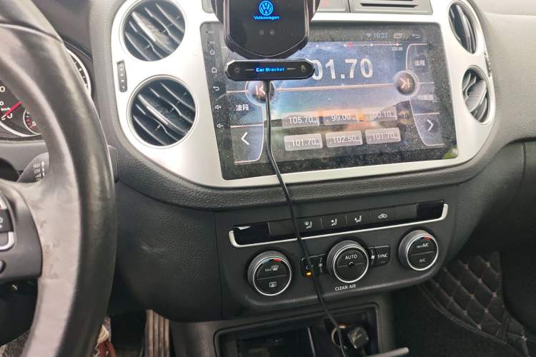 Used Volkswagen Tiguan 2016 300TSI Automatic All-Wheel Drive Fashion Vision Edition Audio And AC Panel