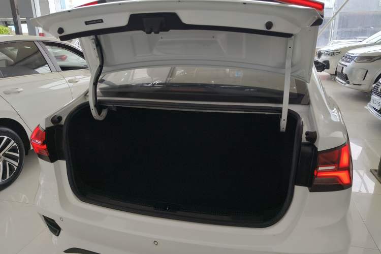 Used Roewe i5 2021 1.5L CVT Diamond Edition
