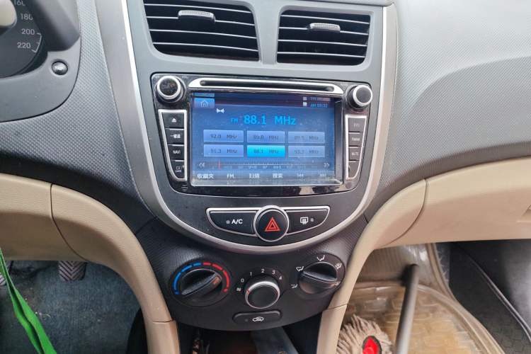 Used Hyundai Verna (older generation) 2014 1.4L Manual Smart GLS Trim