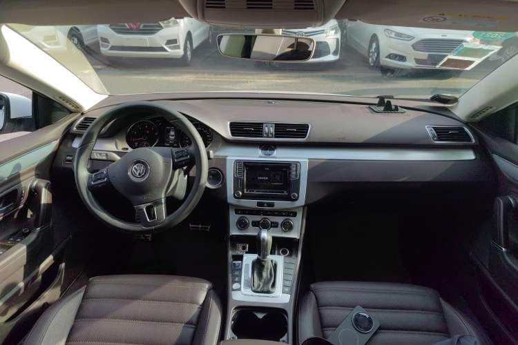 Used Volkswagen FAW-Volkswagen CC 2016 1.8TSI Luxury Model Center Console