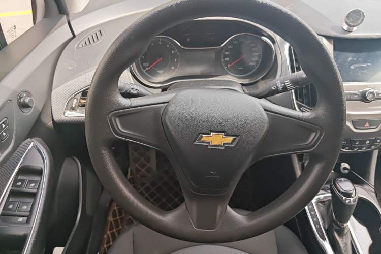 Used Chevrolet Cruze 2017 1.5L Automatic Pioneer Sunroof Edition