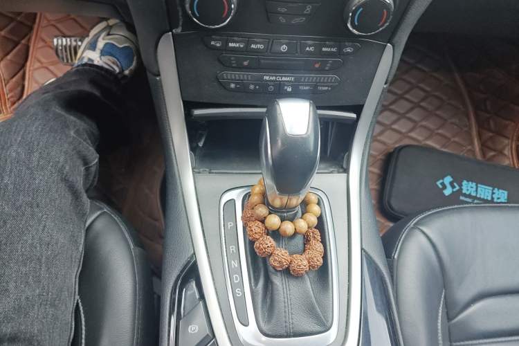 Used Ford Edge 2015 2.0T GTDi Two-Wheel-Drive Platinum Edition