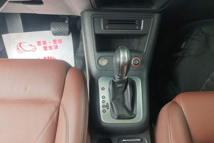 Used Volkswagen Tiguan 2015 1.8TSI Automatic Two-Wheel Drive Luxury Model Gear Lever