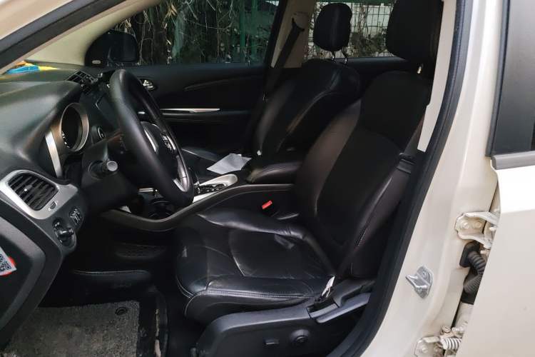 Used Dodge Journey 2013 2.4L Two-Wheel Drive Luxury Version