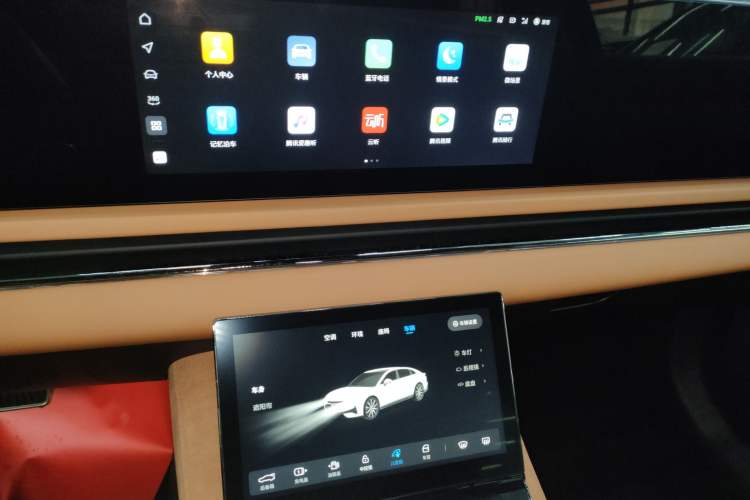 Used VOYAH PASSION 2024 PHEV Four-Wheel Drive Ultra-Long Range Flagship Model Audio And AC Panel