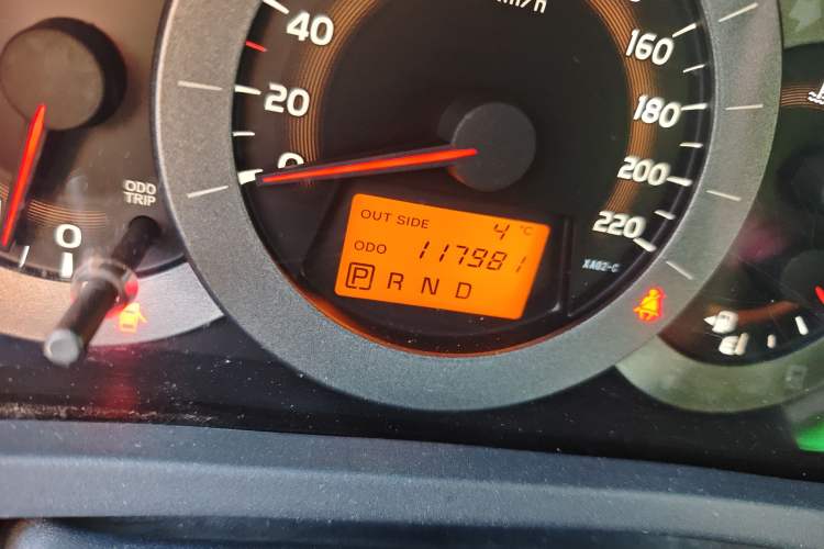 Used Toyota RAV4 2012 Luxurious 2.4L Automatic 4x4 with Stylish Features
