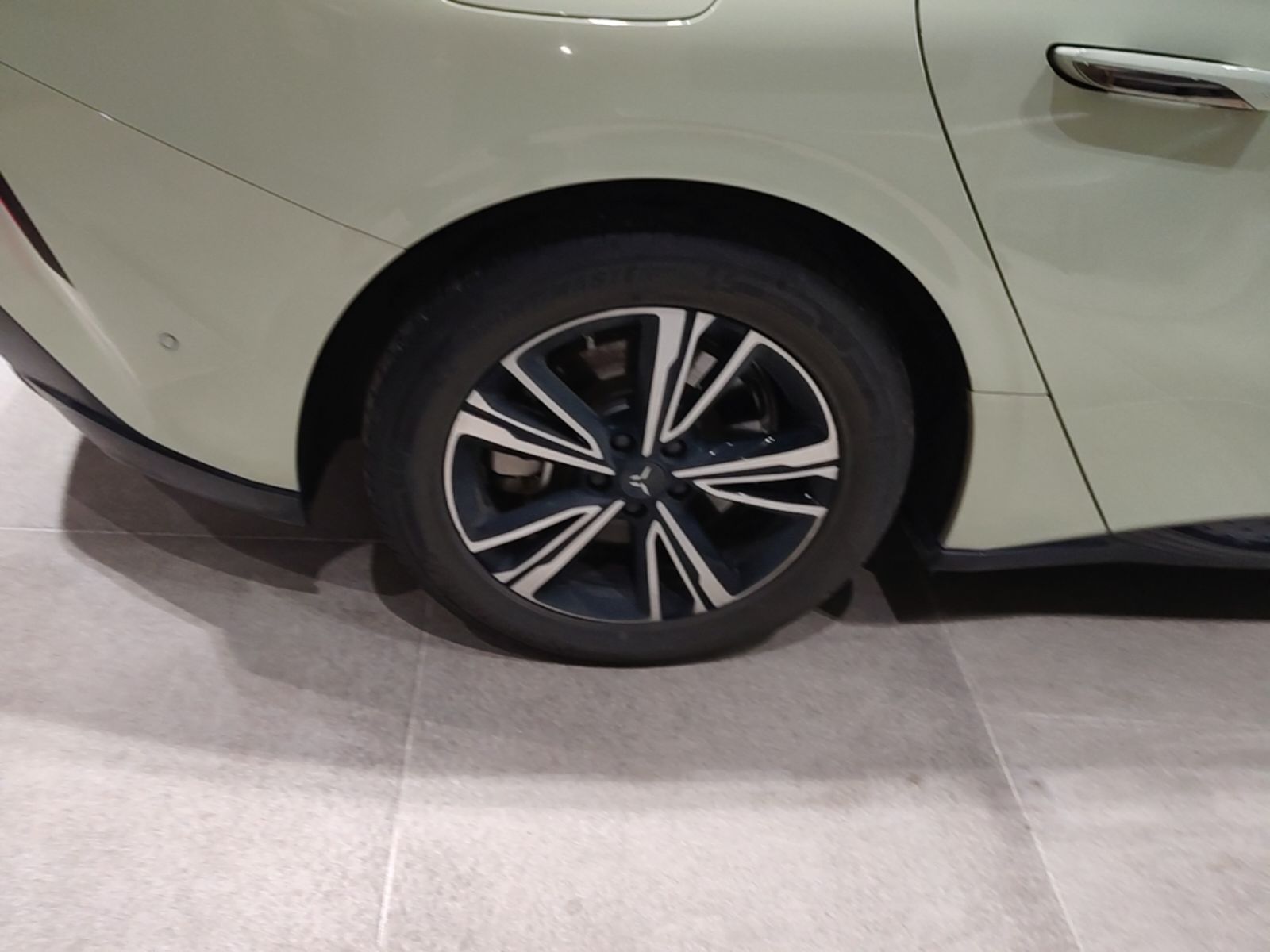 Hongqi EH7 2024 690 Pro — снимка 11