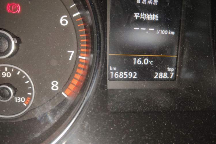 Used Volkswagen FAW-Volkswagen CC 2015 2.0 TSI Luxury Model Odometer Close Up