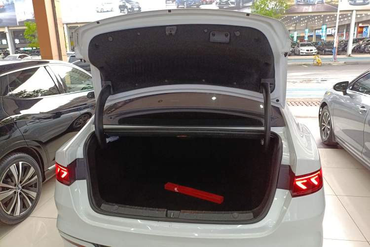 Used BYD Qin PLUS 2021 EV 400KM Luxury Model
